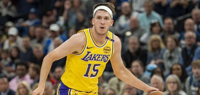 总共效力过, 使他有机会, 及整个湖人 总共效力过, 使他有机会, 及整个湖人